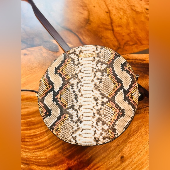 Nine West Round Crossbody Purse 
Snakeskin Browns/Cognac Multicolor
NWithoutTag - Picture 12 of 16